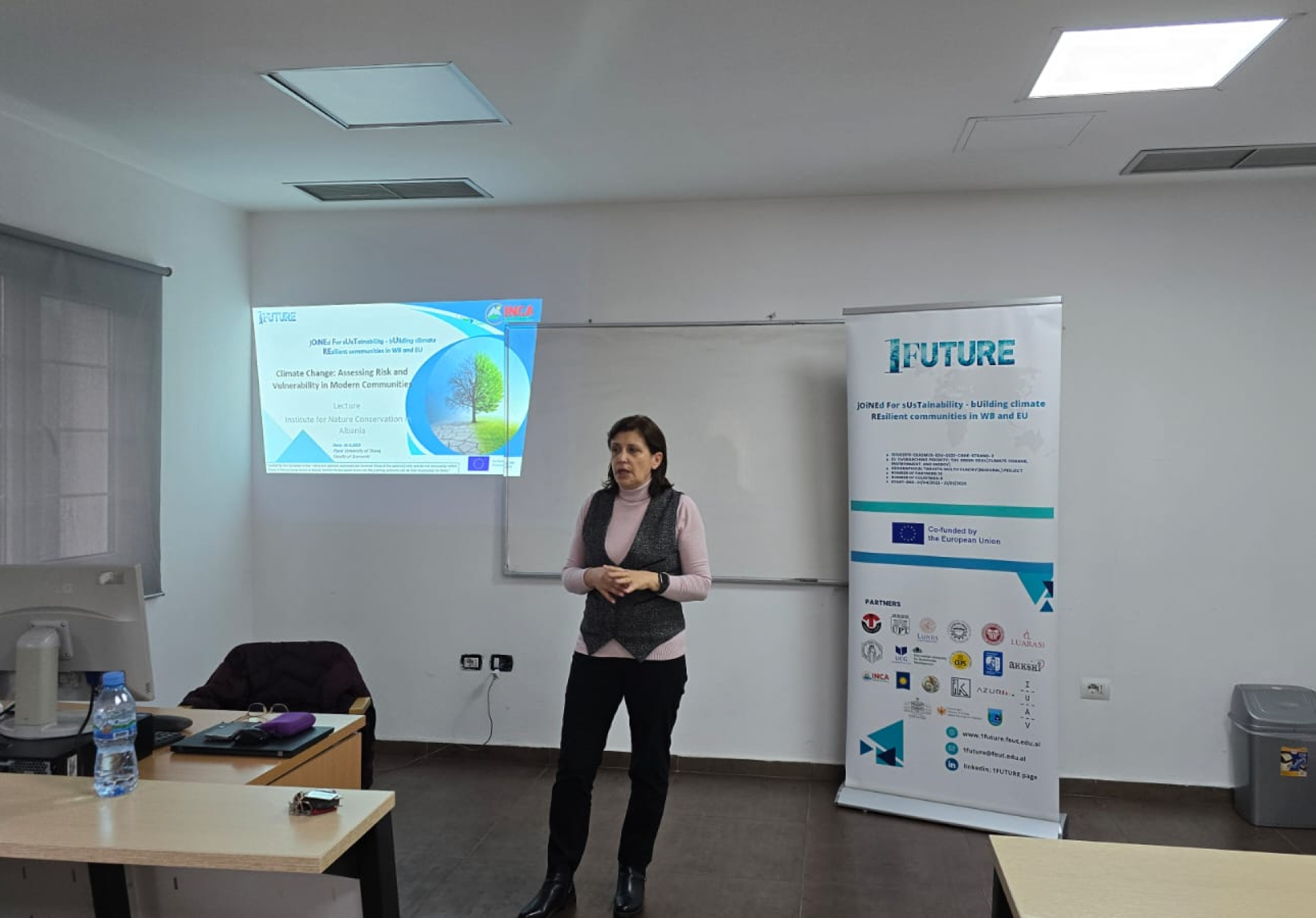 Leksion i hapur me studentët e programit MSc në ekonomi